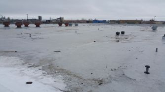 Установка флюгарок на кровле из ПВХ